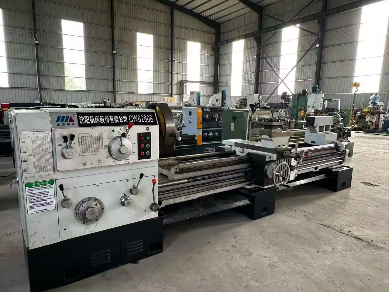 Heavy-duty lathe machine
