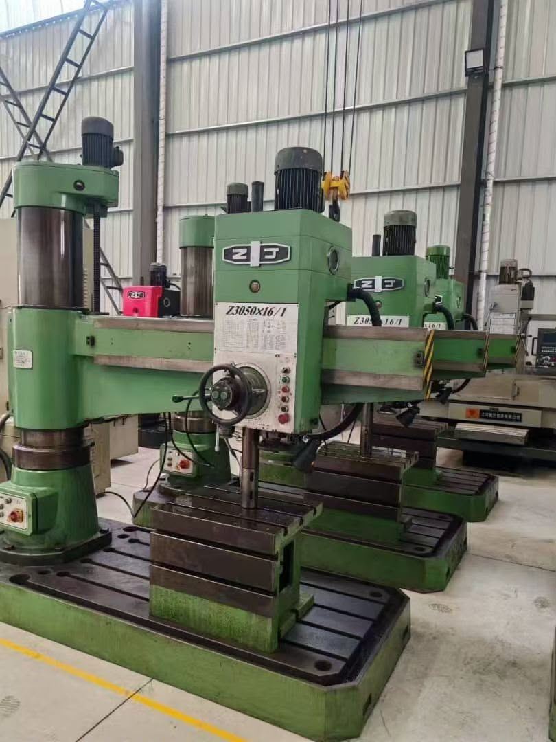 Radial drilling machine